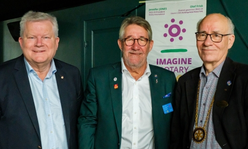 DG Olof Frisk besökte oss 2022-10-13. Här tillsammans med Roger Strömma President Östra Mälare samt President Leif Andersson Västerås RK